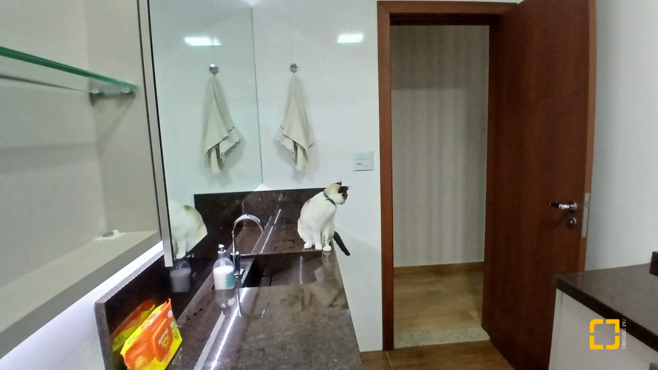 Casa com 271m², 3 quartos (sendo 1 suíte), 2 garagens, no bairro Barreiros em São José