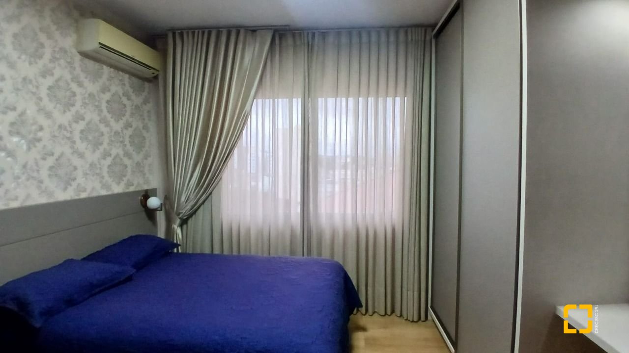 Casa com 271m², 3 quartos (sendo 1 suíte), 2 garagens, no bairro Barreiros em São José