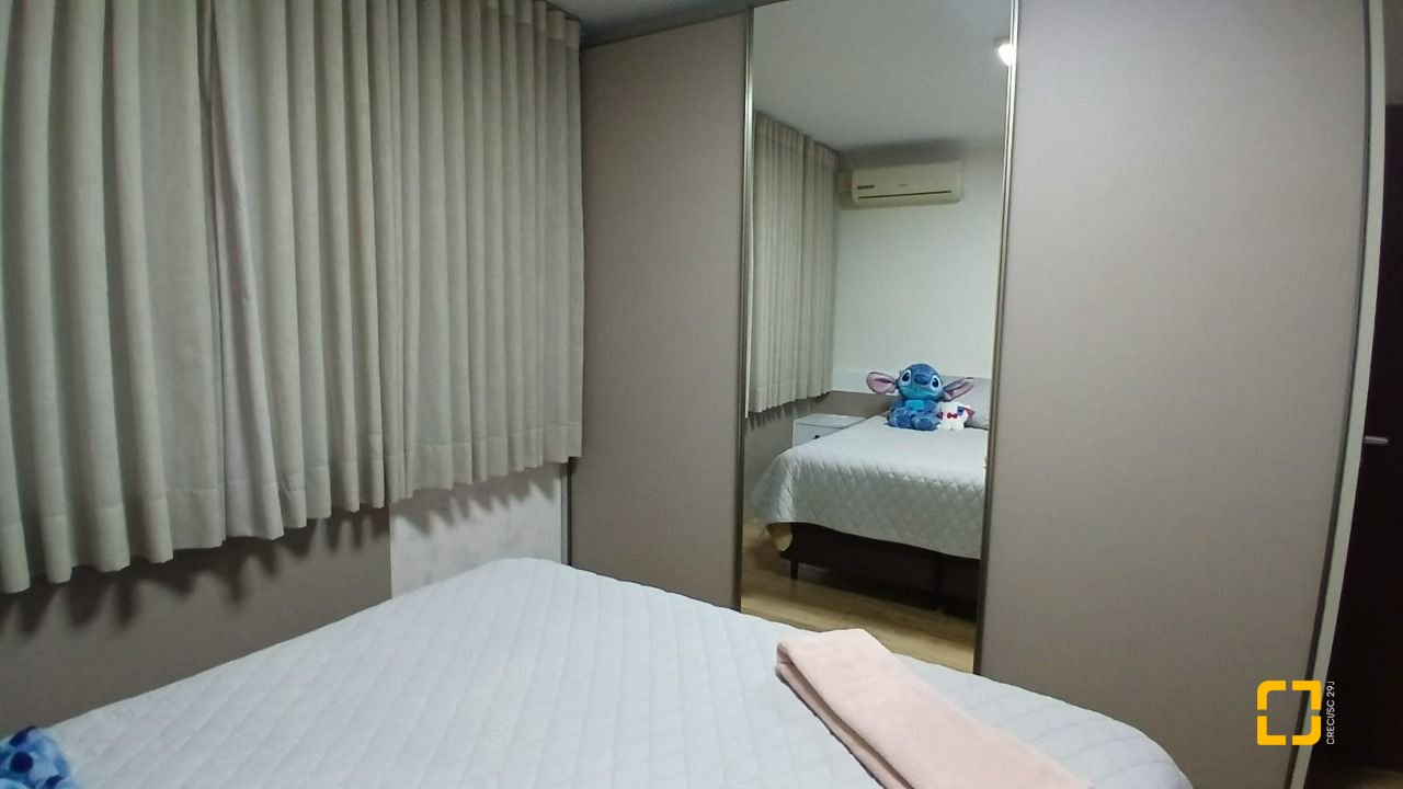 Casa com 271m², 3 quartos (sendo 1 suíte), 2 garagens, no bairro Barreiros em São José