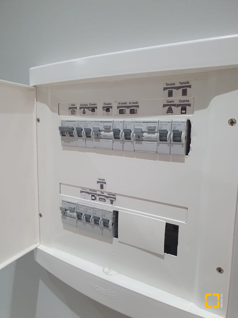 Apartamento com 63m², 2 quartos, 1 garagem, no bairro Serraria em São José