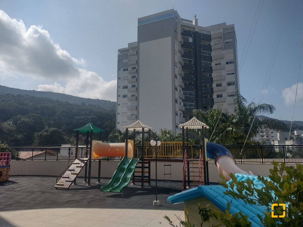Apartamento com 170m², 6 quartos (sendo 2 suítes), 3 garagens, no bairro Itacorubi em Florianópolis