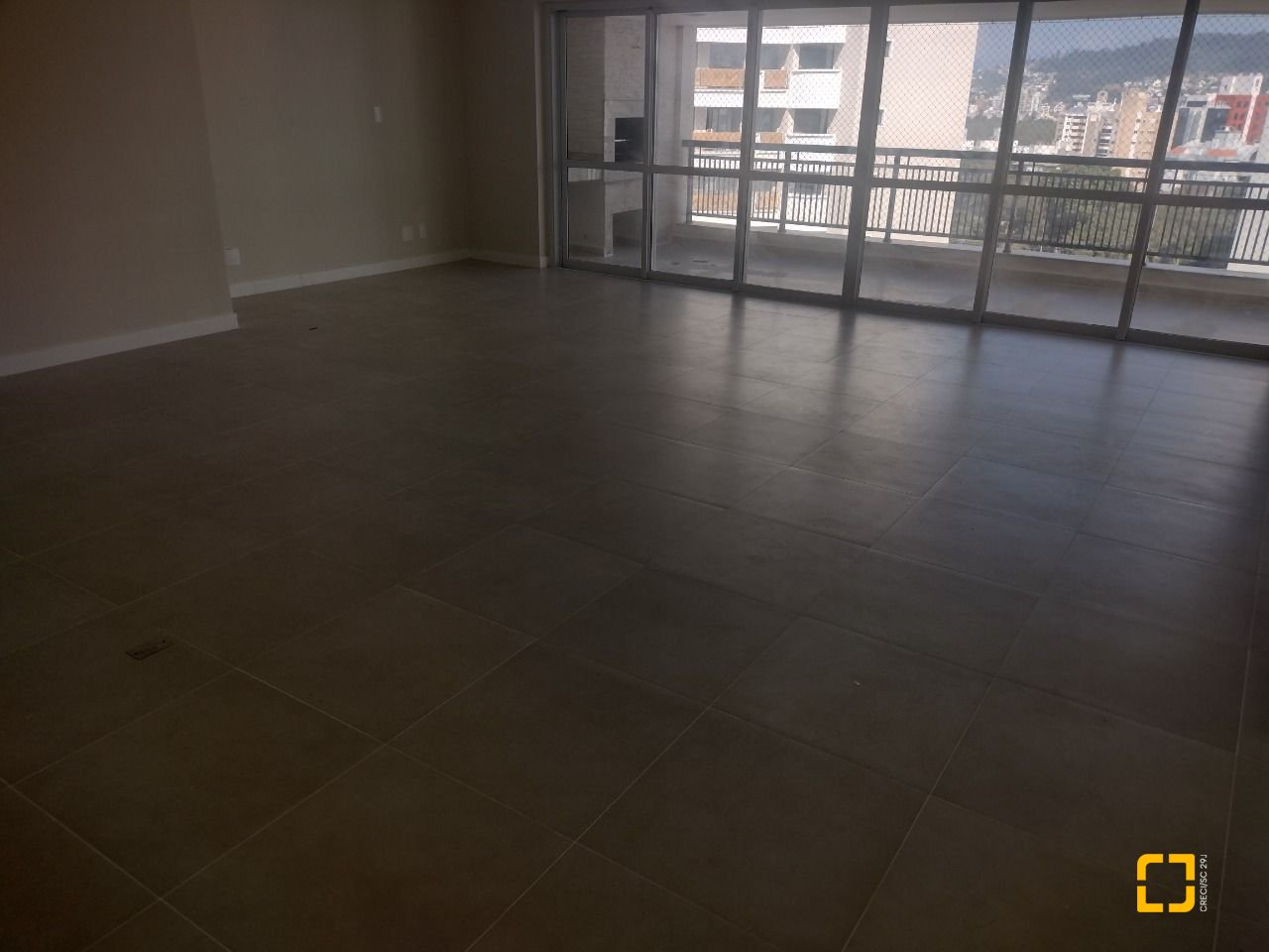 Apartamento com 170m², 6 quartos (sendo 2 suítes), 3 garagens, no bairro Itacorubi em Florianópolis
