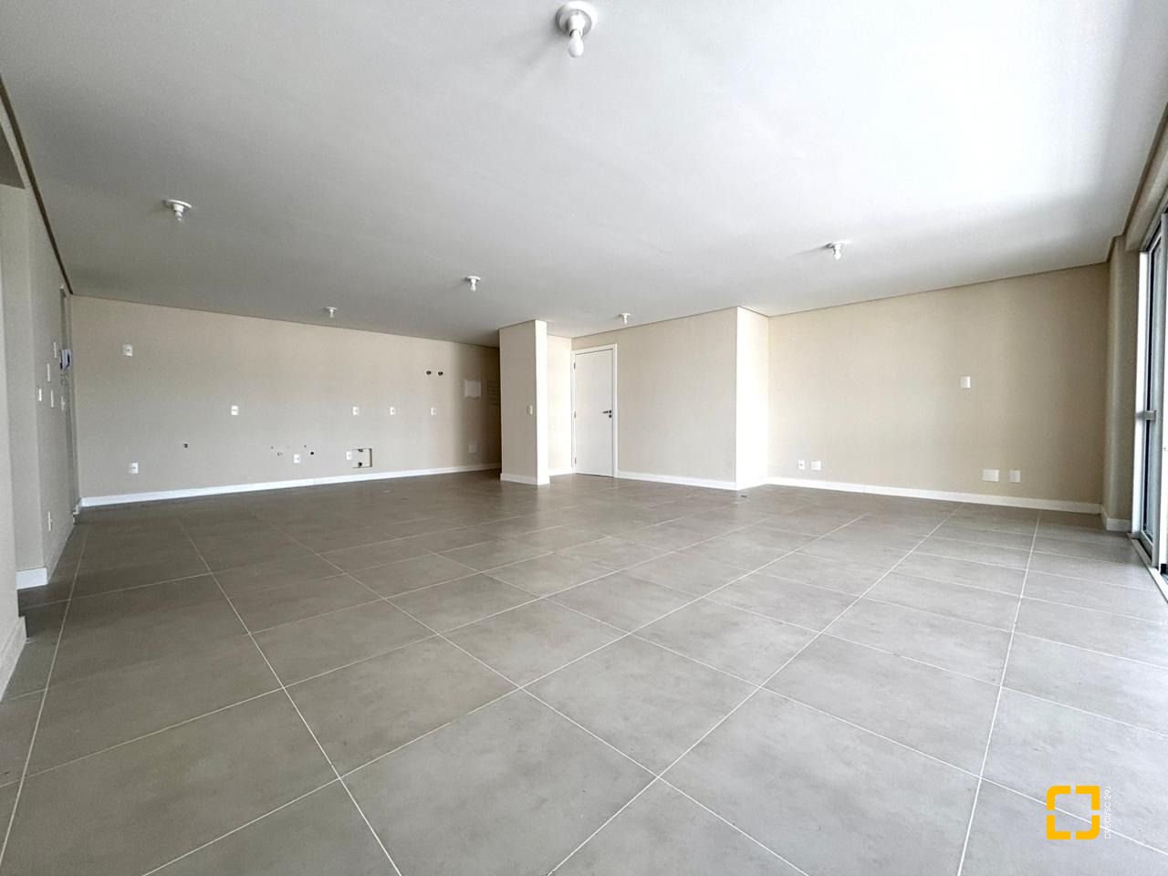Apartamento com 170m², 6 quartos (sendo 2 suítes), 3 garagens, no bairro Itacorubi em Florianópolis