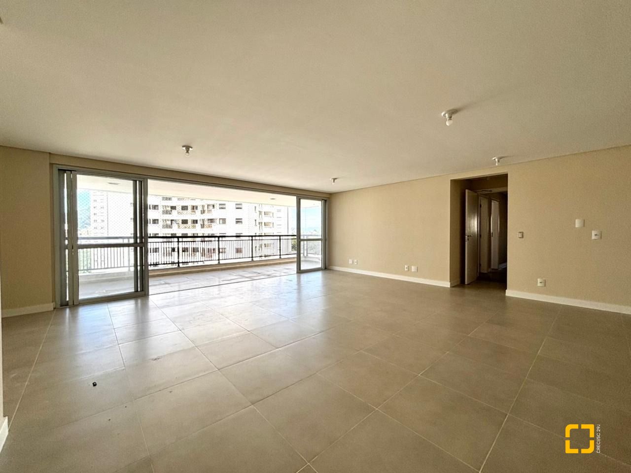 Apartamento com 170m², 6 quartos (sendo 2 suítes), 3 garagens, no bairro Itacorubi em Florianópolis