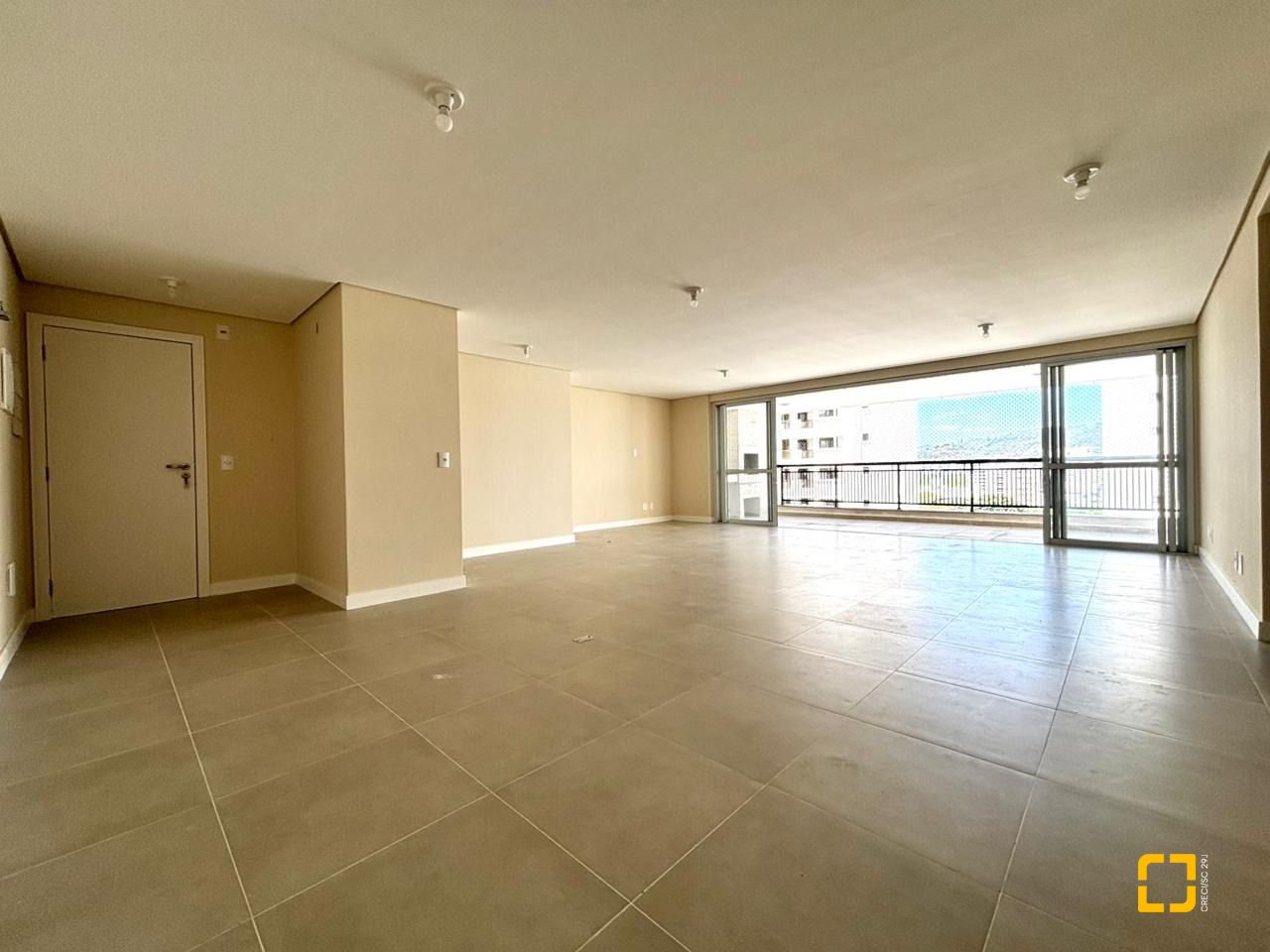 Apartamento com 170m², 6 quartos (sendo 2 suítes), 3 garagens, no bairro Itacorubi em Florianópolis