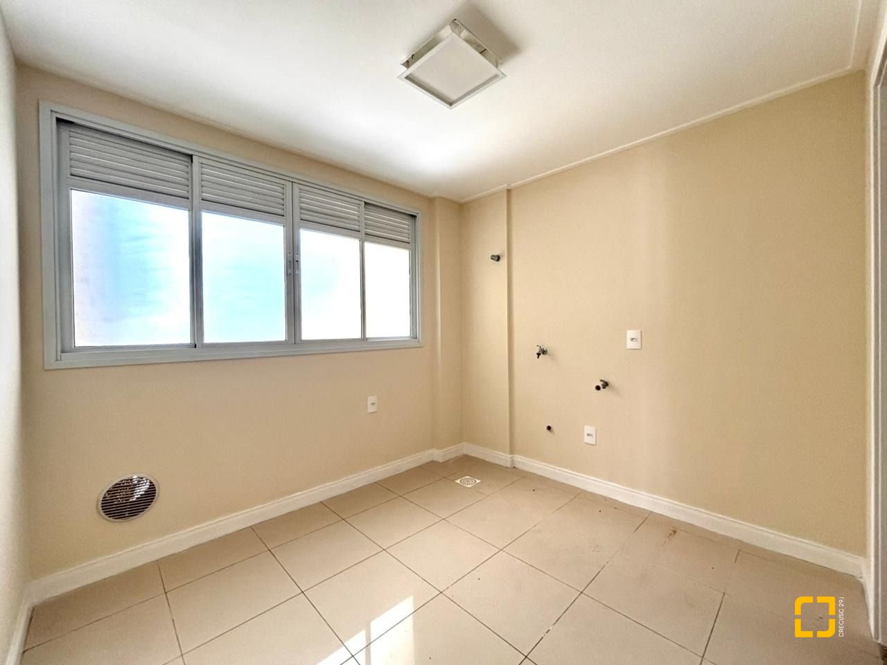 Apartamento com 170m², 6 quartos (sendo 2 suítes), 3 garagens, no bairro Itacorubi em Florianópolis