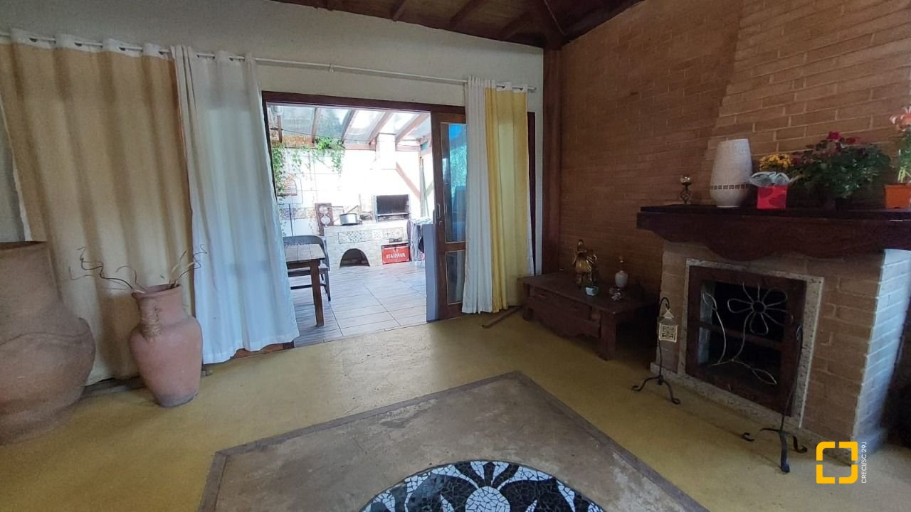 Casa com 160m², 2 quartos (sendo 2 suítes), 2 garagens, no bairro Rio Tavares em Florianópolis