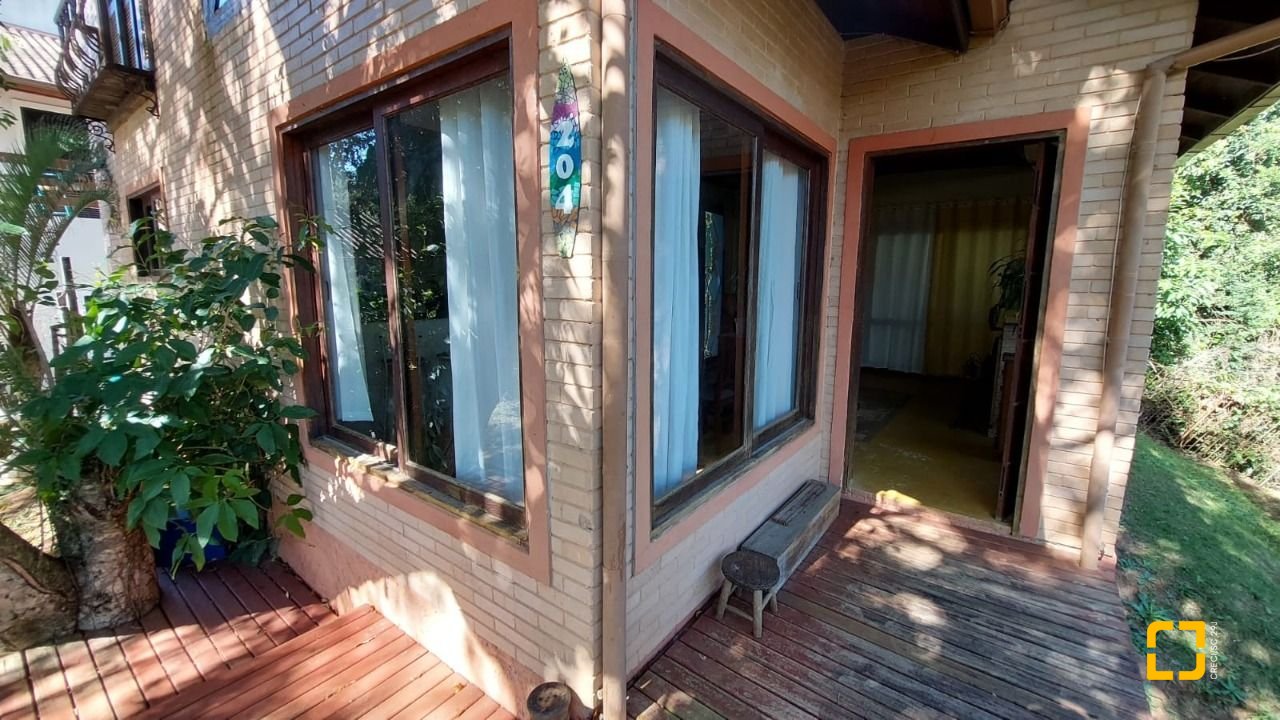 Casa com 160m², 2 quartos (sendo 2 suítes), 2 garagens, no bairro Rio Tavares em Florianópolis
