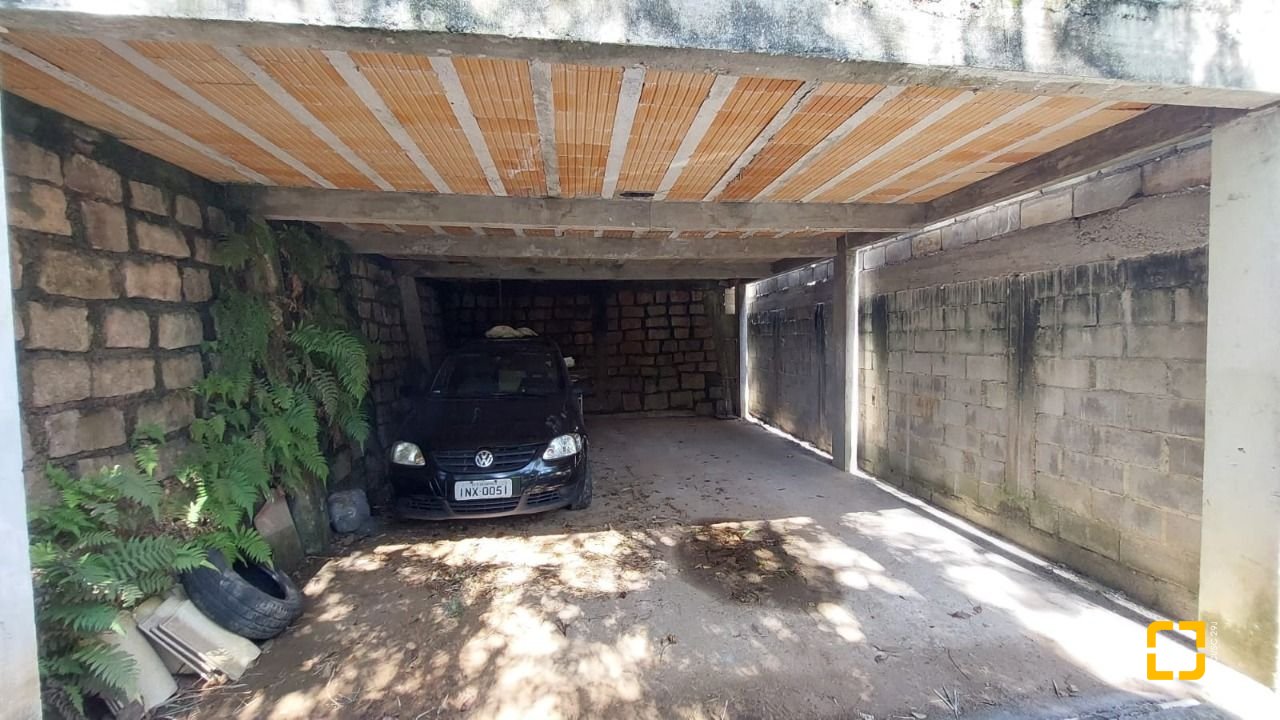 Casa com 160m², 2 quartos (sendo 2 suítes), 2 garagens, no bairro Rio Tavares em Florianópolis