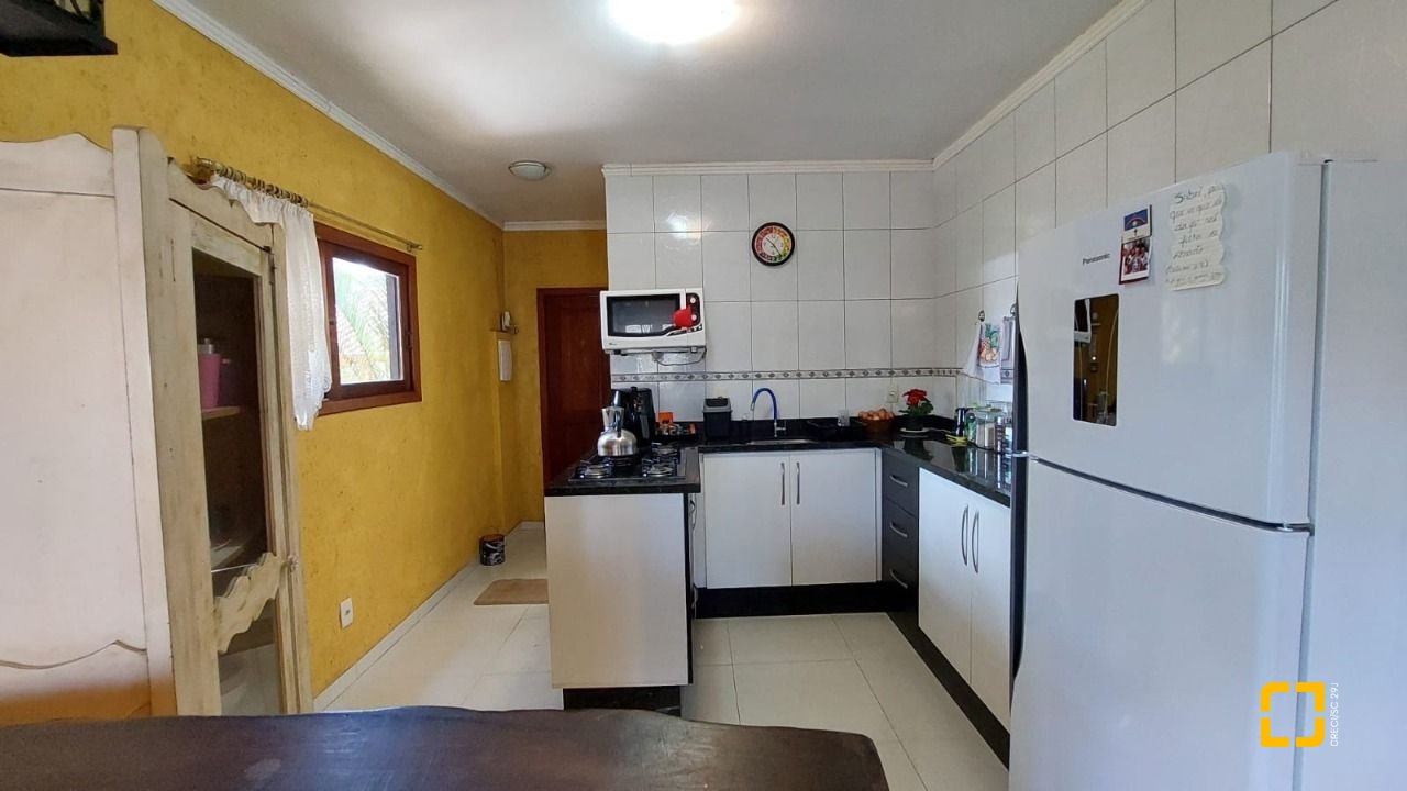 Casa com 160m², 2 quartos (sendo 2 suítes), 2 garagens, no bairro Rio Tavares em Florianópolis