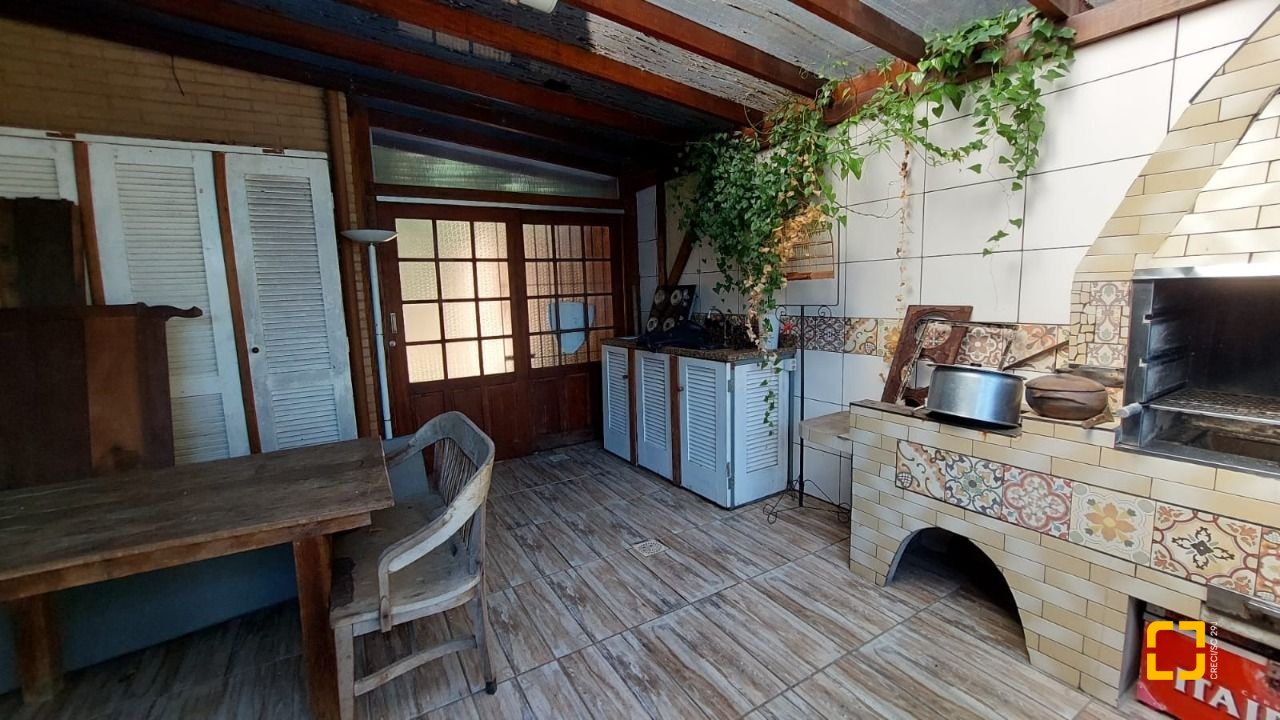 Casa com 160m², 2 quartos (sendo 2 suítes), 2 garagens, no bairro Rio Tavares em Florianópolis