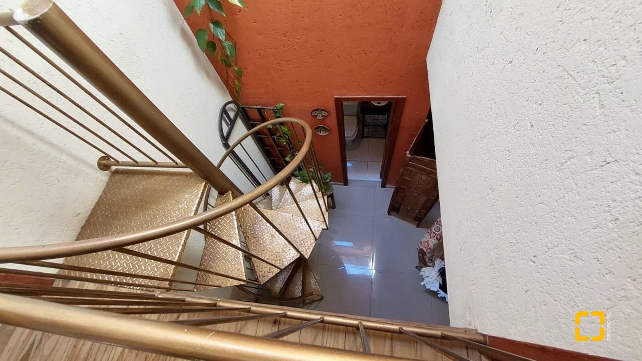 Casa com 160m², 2 quartos (sendo 2 suítes), 2 garagens, no bairro Rio Tavares em Florianópolis