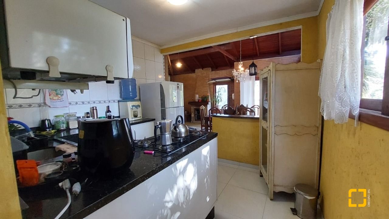 Casa com 160m², 2 quartos (sendo 2 suítes), 2 garagens, no bairro Rio Tavares em Florianópolis