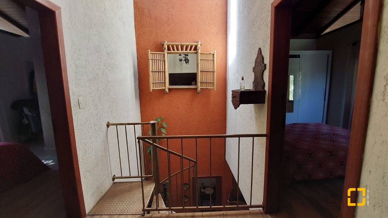 Casa com 160m², 2 quartos (sendo 2 suítes), 2 garagens, no bairro Rio Tavares em Florianópolis