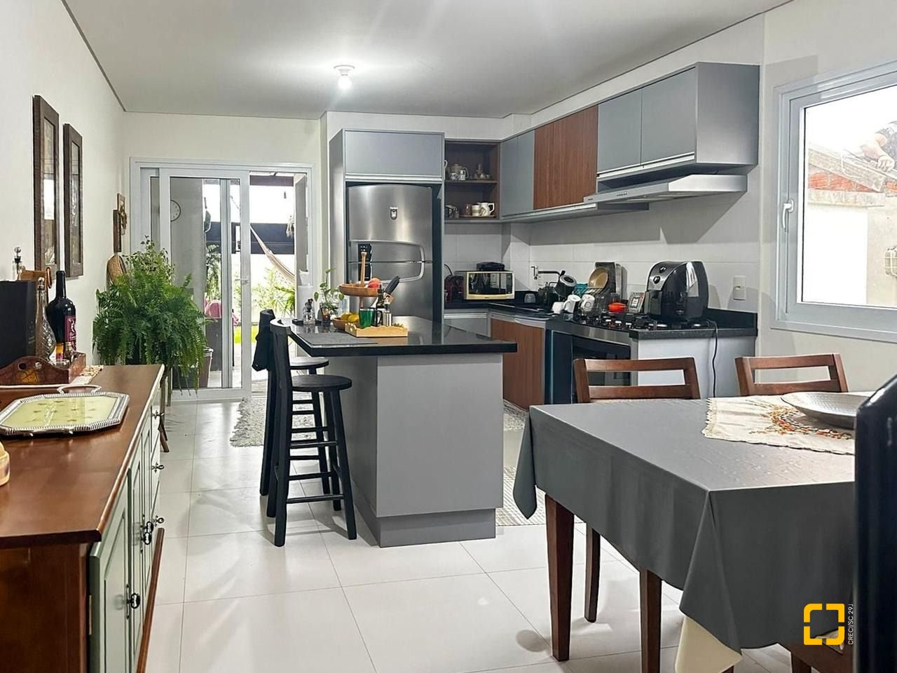Casa com 117m², 4 quartos (sendo 1 suíte), 2 garagens, no bairro Campeche em Florianópolis