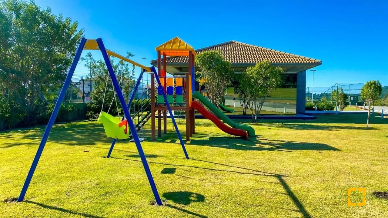 Terreno com 1261m², no bairro Ingleses em Florianópolis