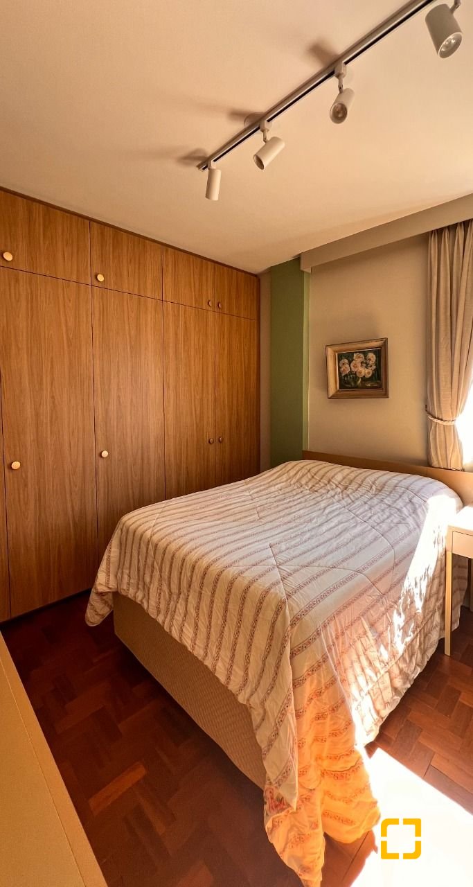 Apartamento com 76m², 3 quartos (sendo 1 suíte), no bairro Centro em Florianópolis