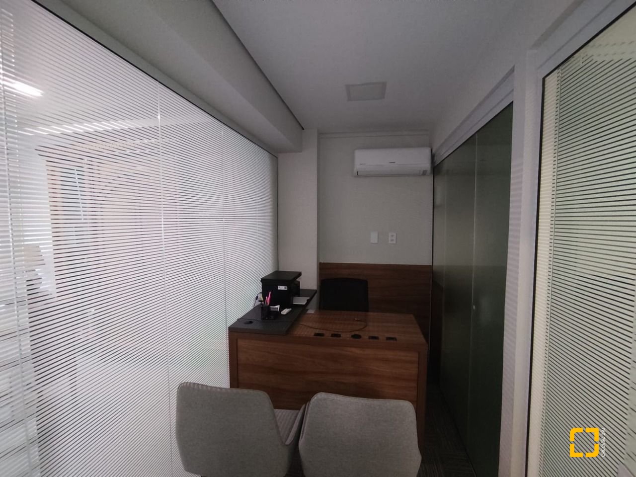 Sala com 64m², no bairro Centro em Florianópolis