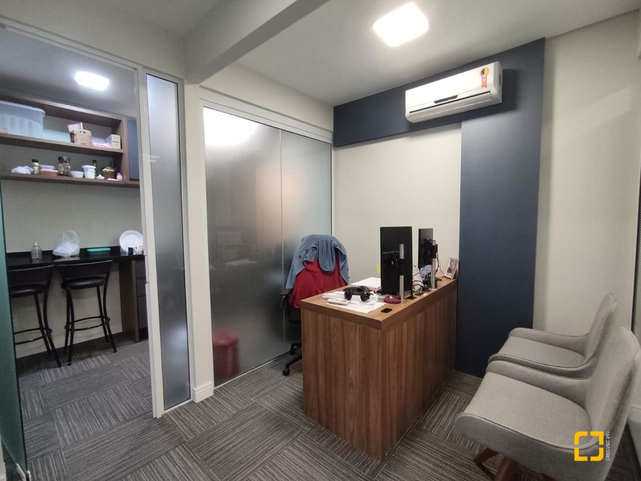 Sala com 64m², no bairro Centro em Florianópolis