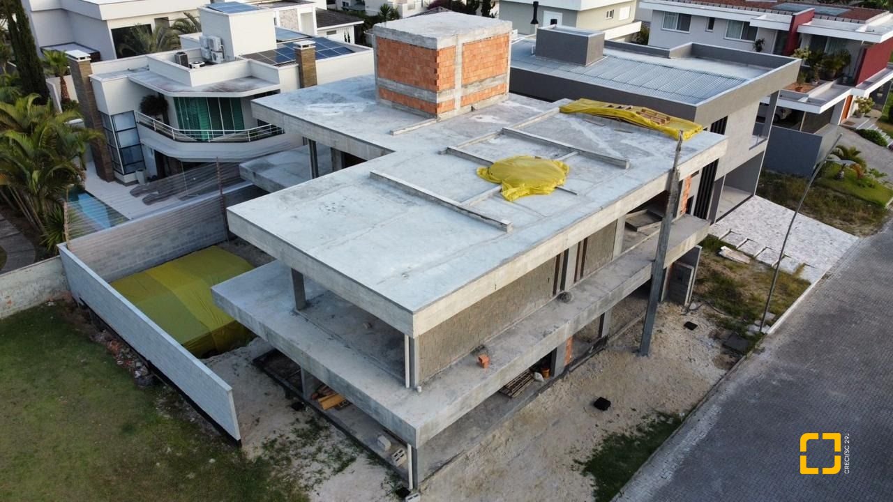 Casa com 353m², 8 quartos (sendo 4 suítes), 4 garagens, no bairro Vargem Pequena em Florianópolis