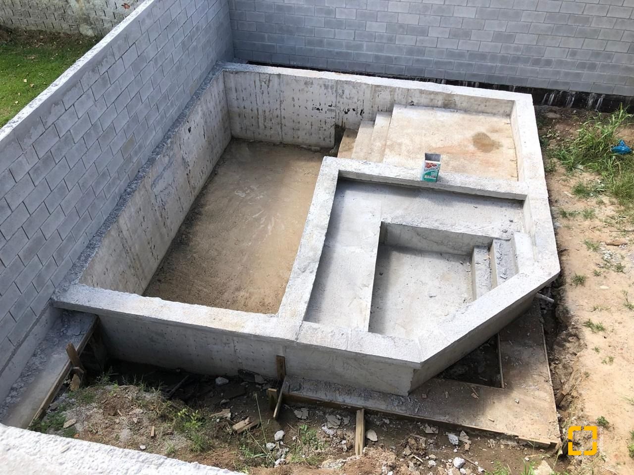Casa com 353m², 4 quartos (sendo 4 suítes), 4 garagens, no bairro Vargem Pequena em Florianópolis