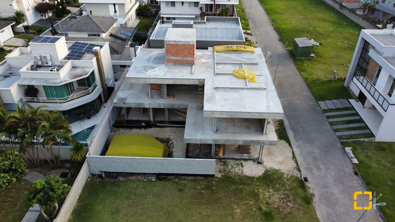 Casa com 353m², 8 quartos (sendo 4 suítes), 4 garagens, no bairro Vargem Pequena em Florianópolis