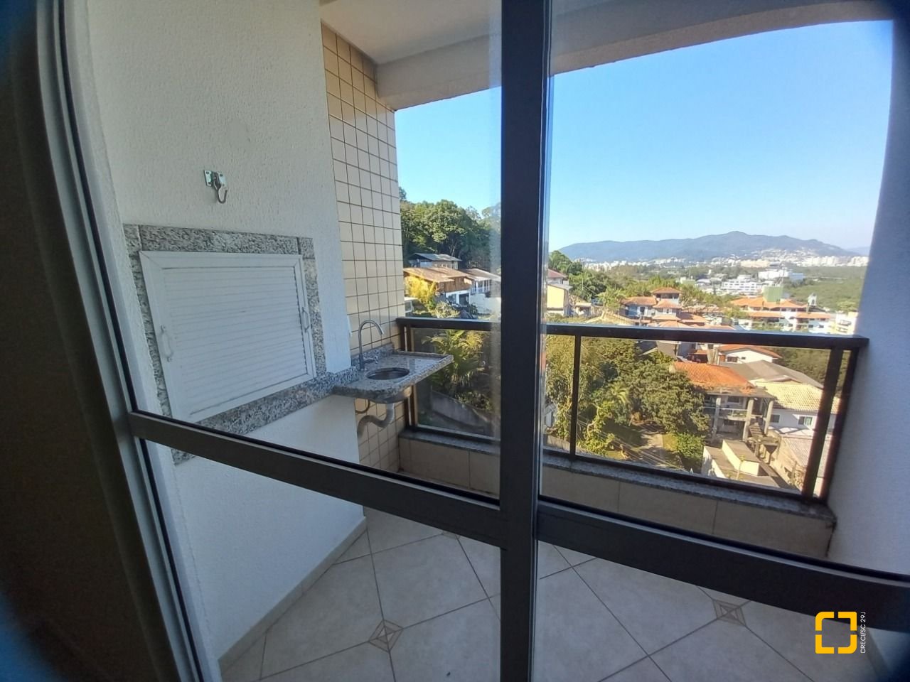 Apartamento com 71m², 3 quartos (sendo 1 suíte), 1 garagem, no bairro João Paulo em Florianópolis