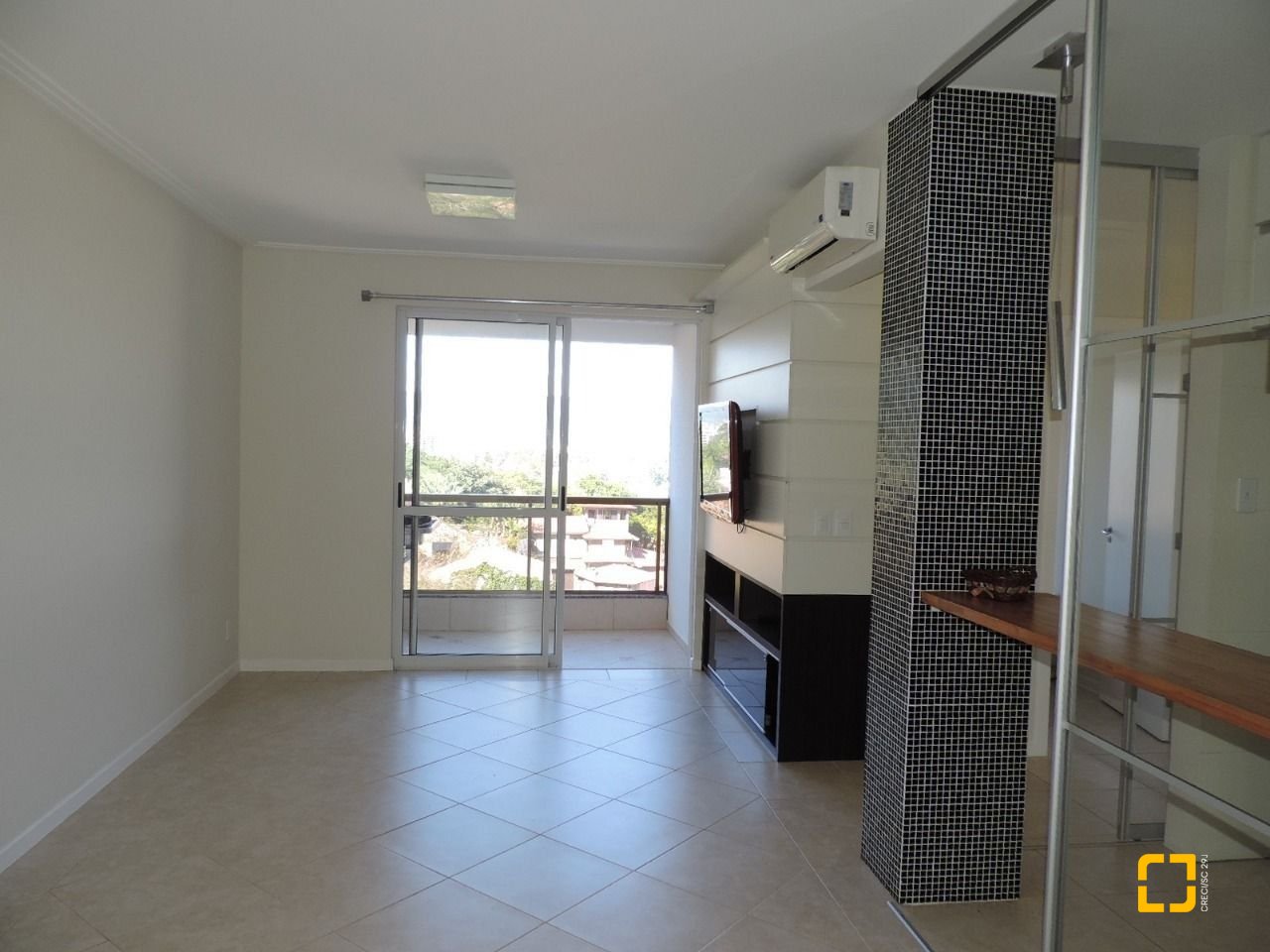 Apartamento com 71m², 3 quartos (sendo 1 suíte), 1 garagem, no bairro João Paulo em Florianópolis