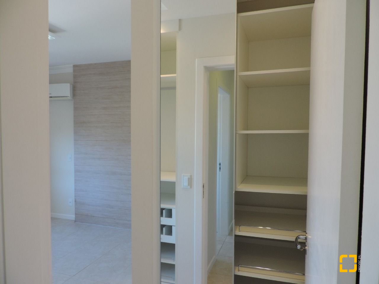 Apartamento com 71m², 3 quartos (sendo 1 suíte), 1 garagem, no bairro João Paulo em Florianópolis