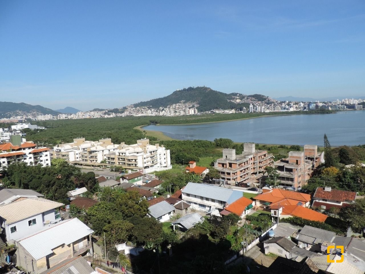 Apartamento com 71m², 3 quartos (sendo 1 suíte), 1 garagem, no bairro João Paulo em Florianópolis