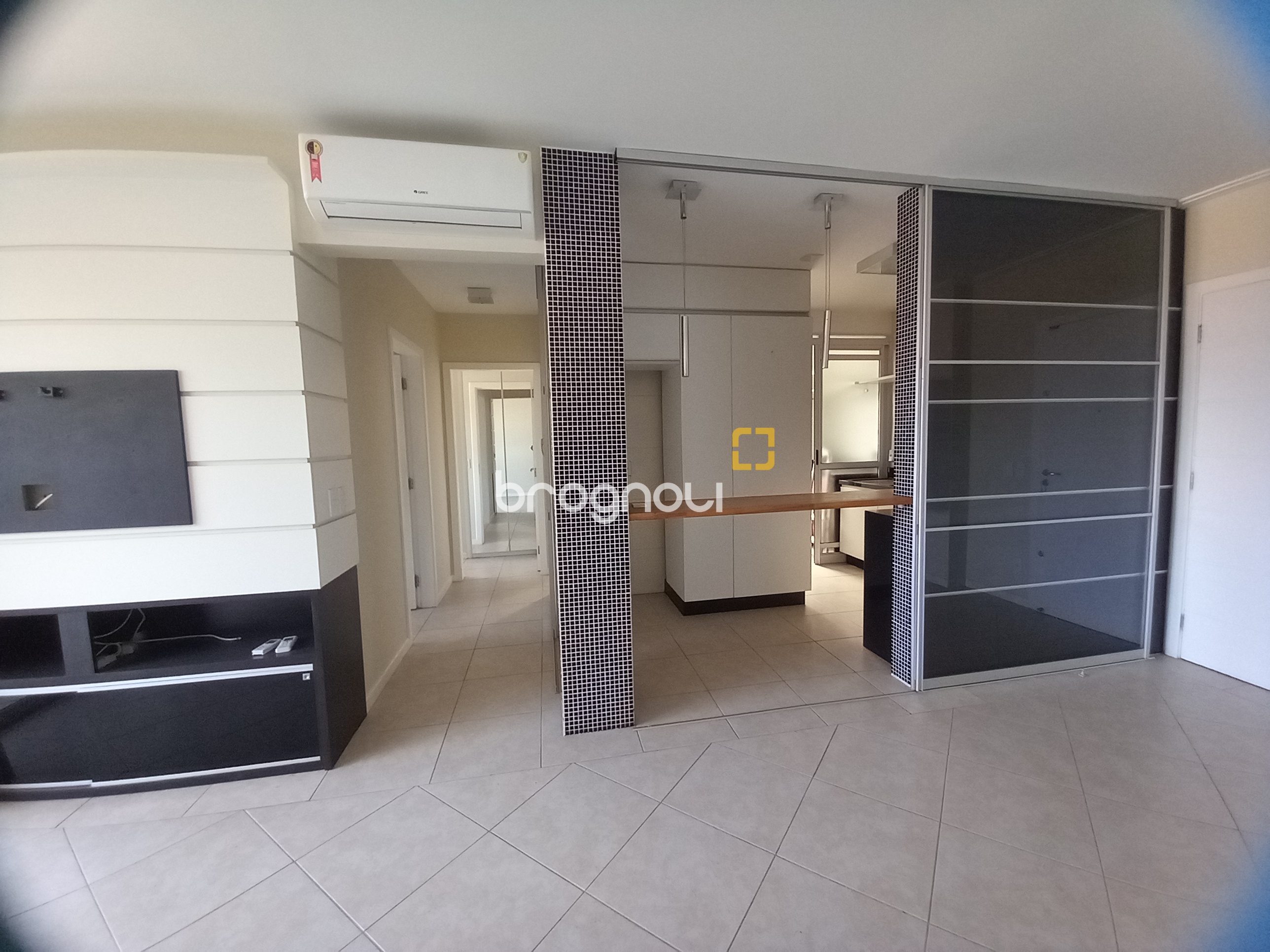 Apartamento com 71m², 2 quartos (sendo 1 suíte), 1 garagem, no bairro João Paulo em Florianópolis
