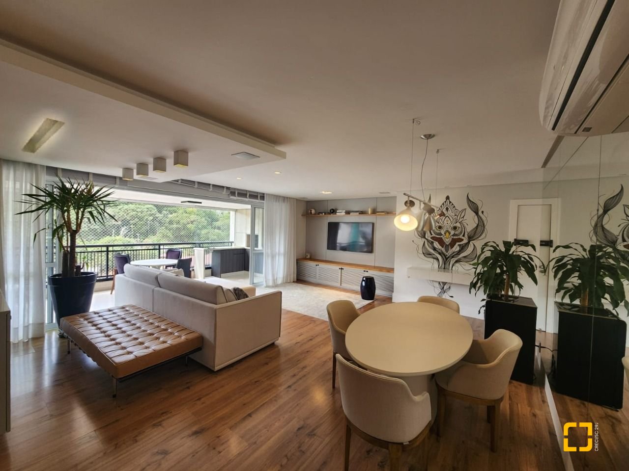 Apartamento com 170m², 6 quartos (sendo 2 suítes), 3 garagens, no bairro Itacorubi em Florianópolis