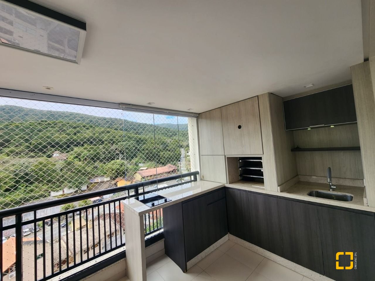 Apartamento com 170m², 6 quartos (sendo 2 suítes), 3 garagens, no bairro Itacorubi em Florianópolis