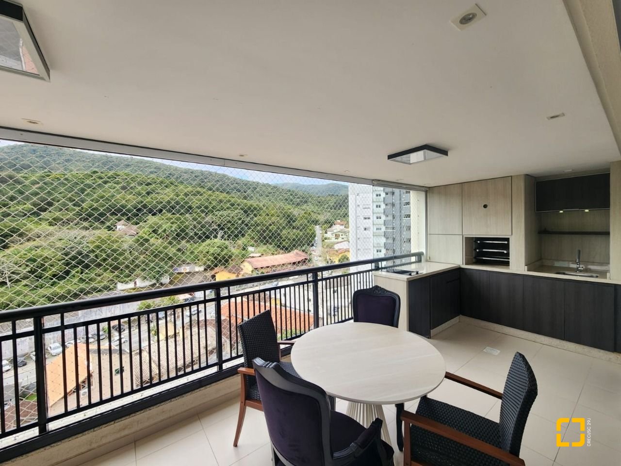 Apartamento com 170m², 6 quartos (sendo 2 suítes), 3 garagens, no bairro Itacorubi em Florianópolis