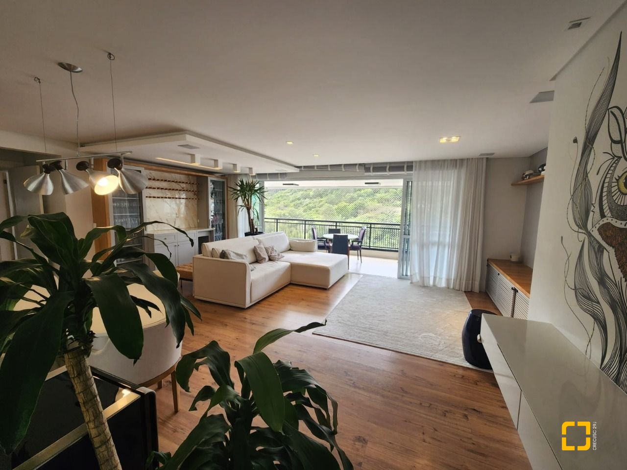 Apartamento com 170m², 6 quartos (sendo 2 suítes), 3 garagens, no bairro Itacorubi em Florianópolis
