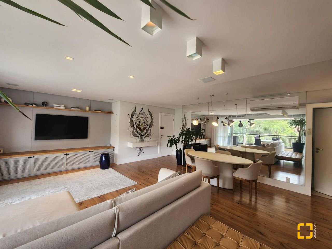 Apartamento com 170m², 6 quartos (sendo 2 suítes), 3 garagens, no bairro Itacorubi em Florianópolis