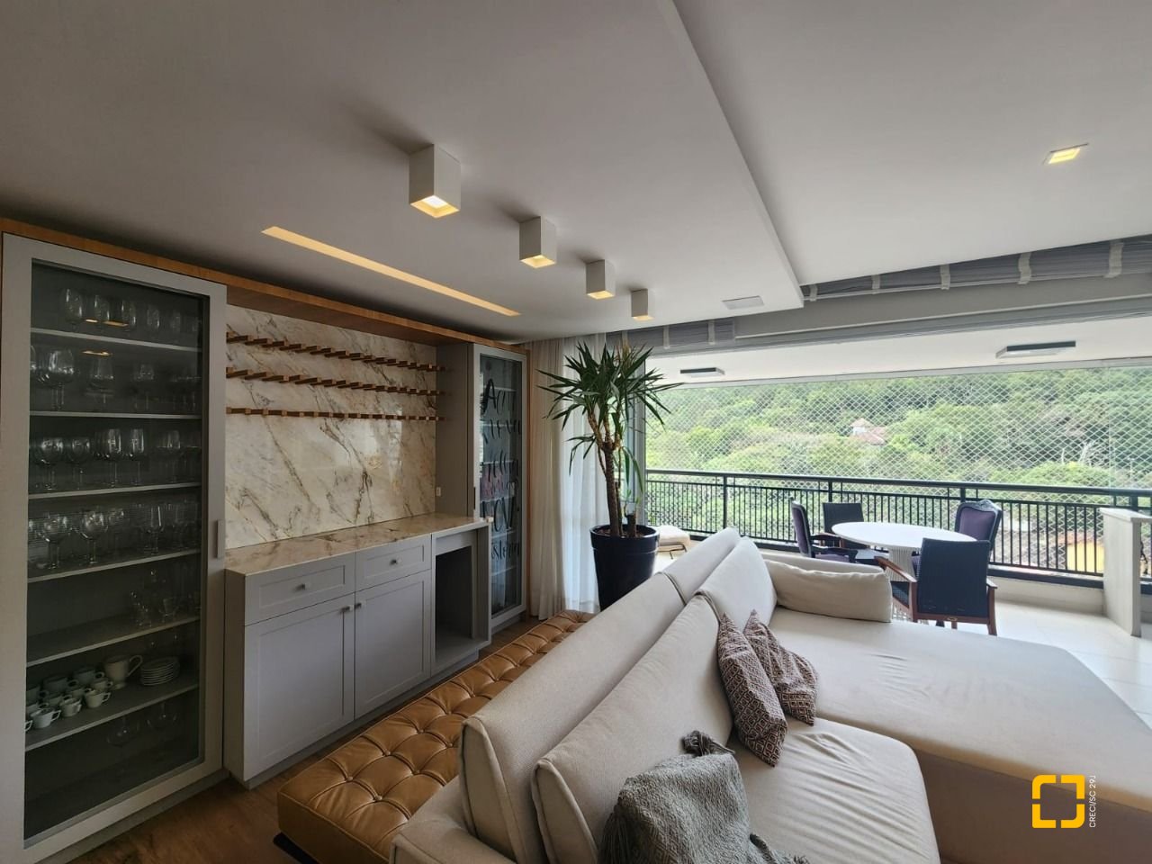 Apartamento com 170m², 6 quartos (sendo 2 suítes), 3 garagens, no bairro Itacorubi em Florianópolis