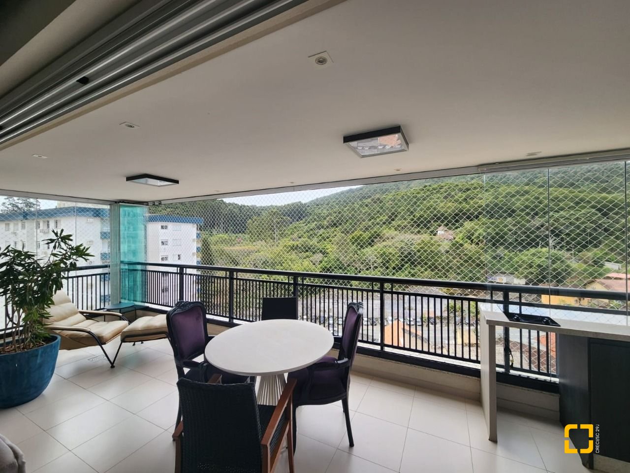 Apartamento com 170m², 6 quartos (sendo 2 suítes), 3 garagens, no bairro Itacorubi em Florianópolis