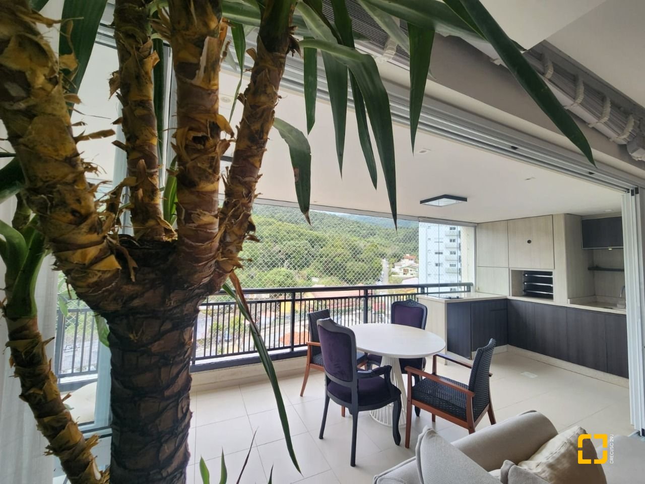 Apartamento com 170m², 6 quartos (sendo 2 suítes), 3 garagens, no bairro Itacorubi em Florianópolis