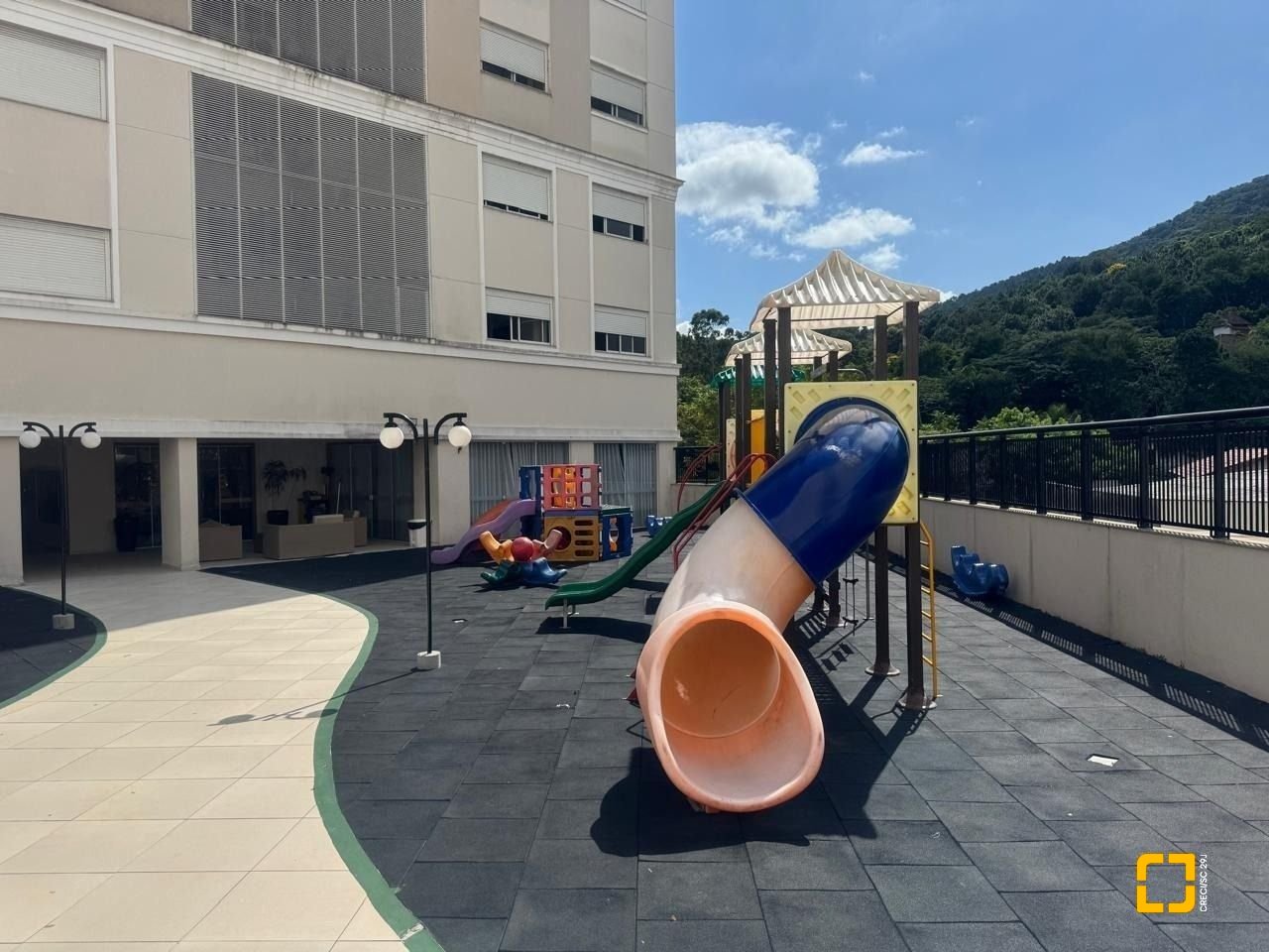Apartamento com 170m², 6 quartos (sendo 2 suítes), 3 garagens, no bairro Itacorubi em Florianópolis
