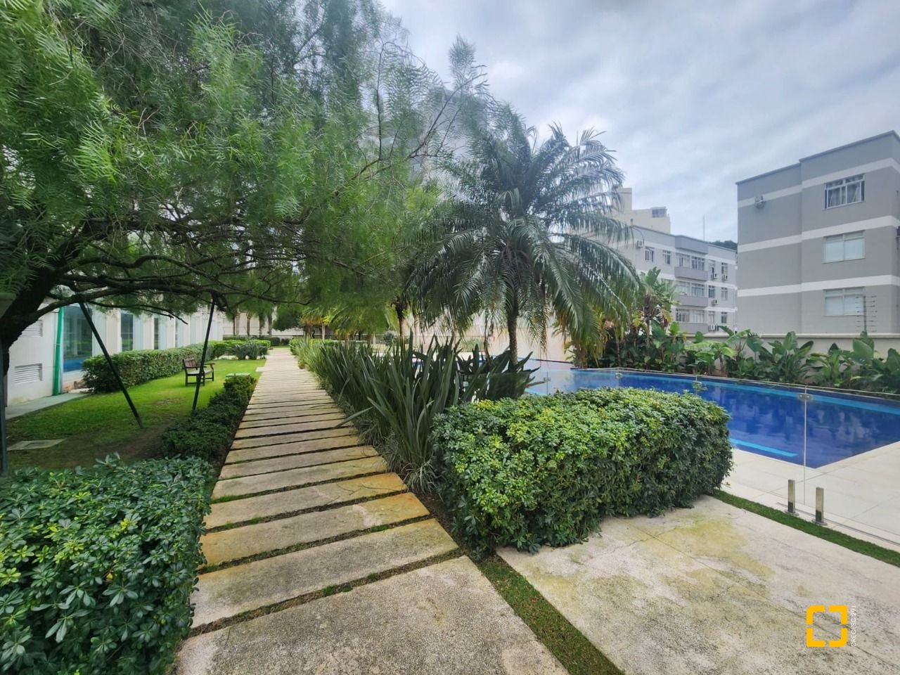Apartamento com 170m², 6 quartos (sendo 2 suítes), 3 garagens, no bairro Itacorubi em Florianópolis