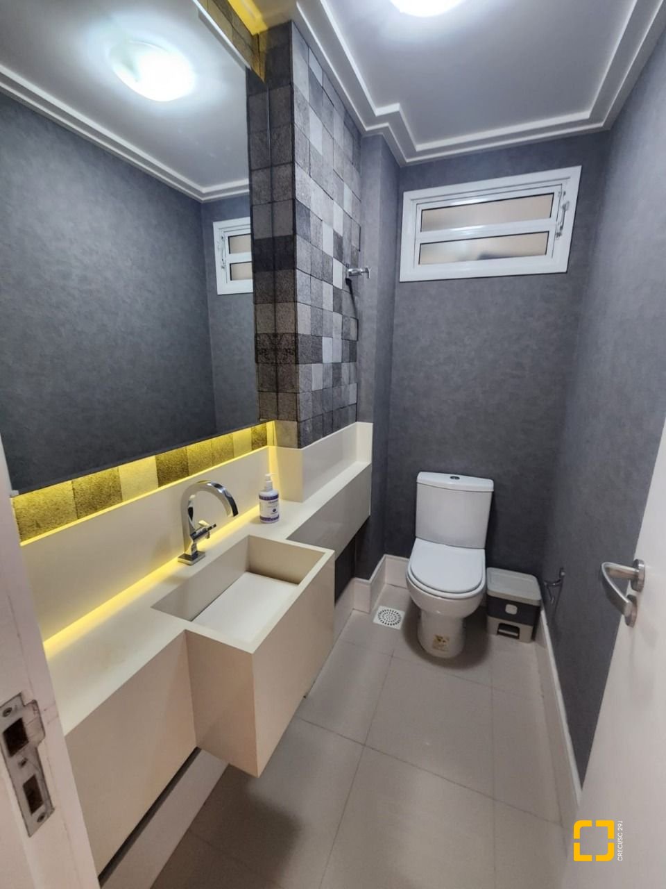 Apartamento com 170m², 6 quartos (sendo 2 suítes), 3 garagens, no bairro Itacorubi em Florianópolis