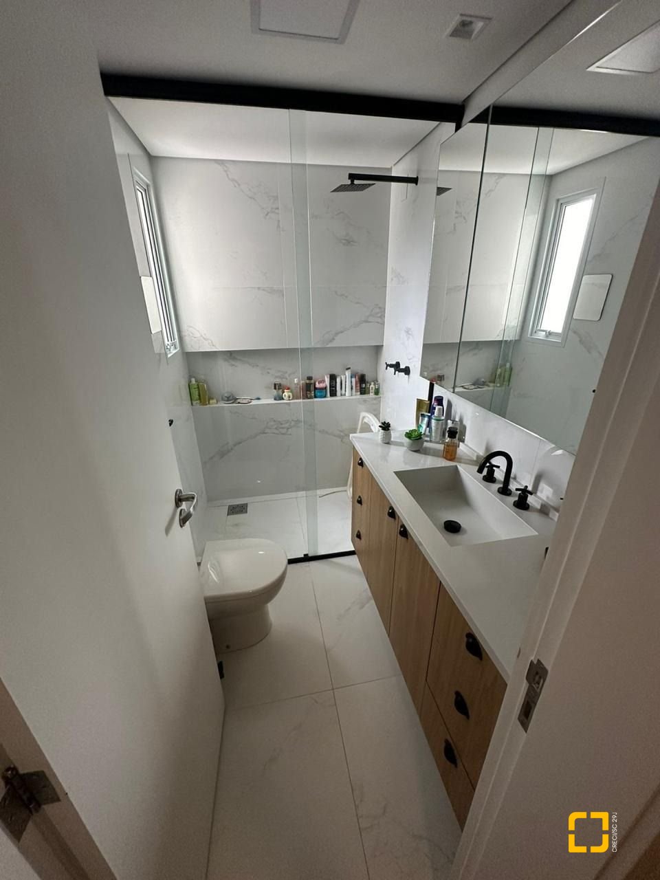 Apartamento com 170m², 6 quartos (sendo 2 suítes), 3 garagens, no bairro Itacorubi em Florianópolis