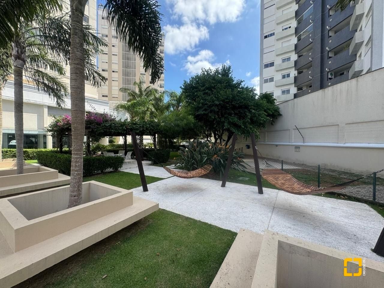 Apartamento com 170m², 6 quartos (sendo 2 suítes), 3 garagens, no bairro Itacorubi em Florianópolis
