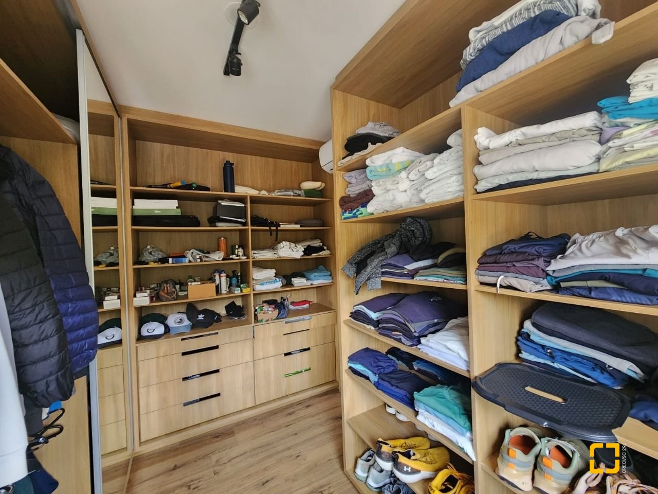 Apartamento com 170m², 6 quartos (sendo 2 suítes), 3 garagens, no bairro Itacorubi em Florianópolis