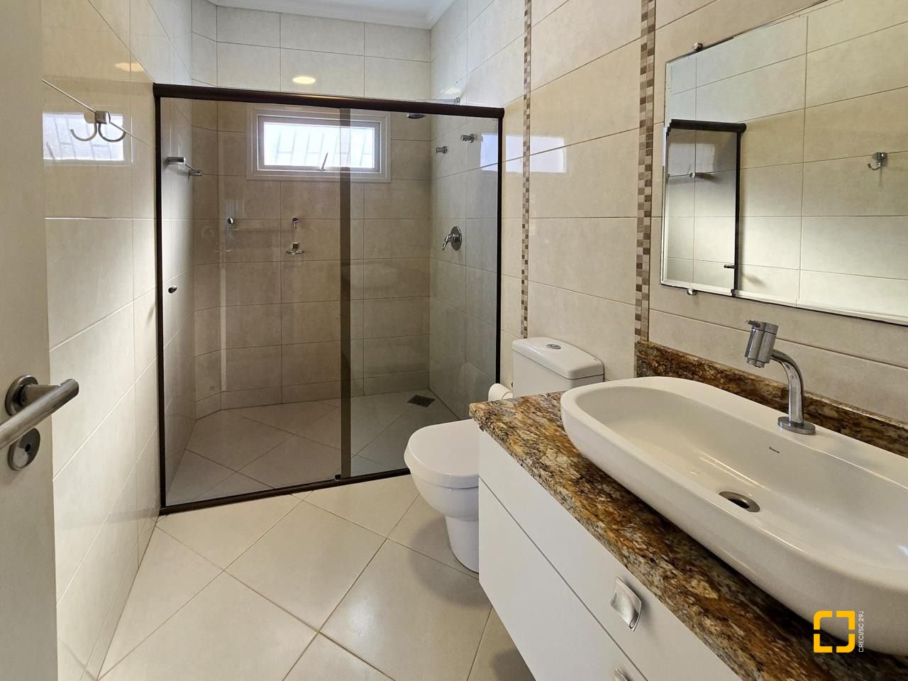 Casa com 173m², 4 quartos (sendo 1 suíte), 4 garagens, no bairro Campeche Sul em Florianópolis