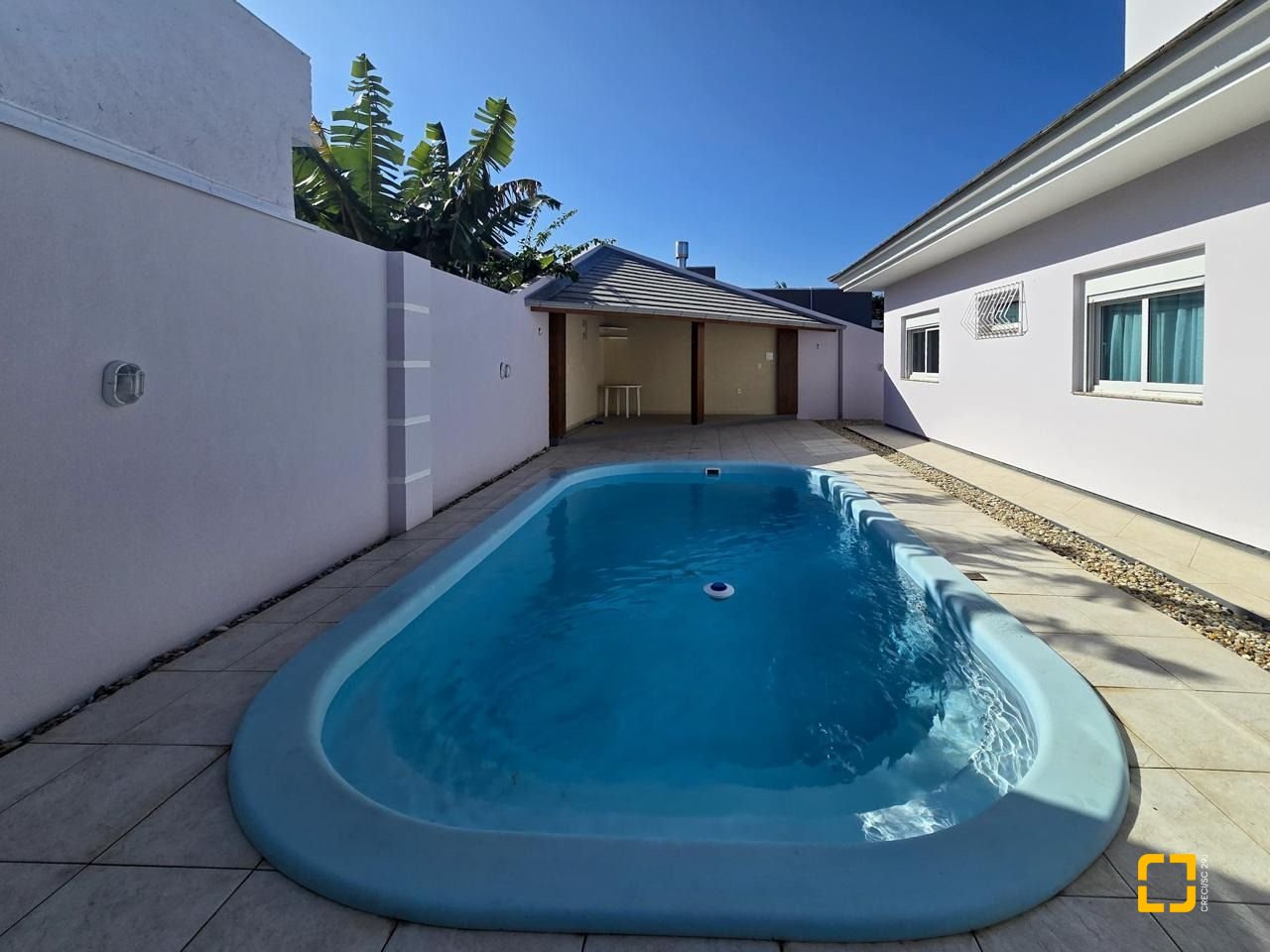 Casa com 173m², 4 quartos (sendo 1 suíte), 4 garagens, no bairro Campeche Sul em Florianópolis