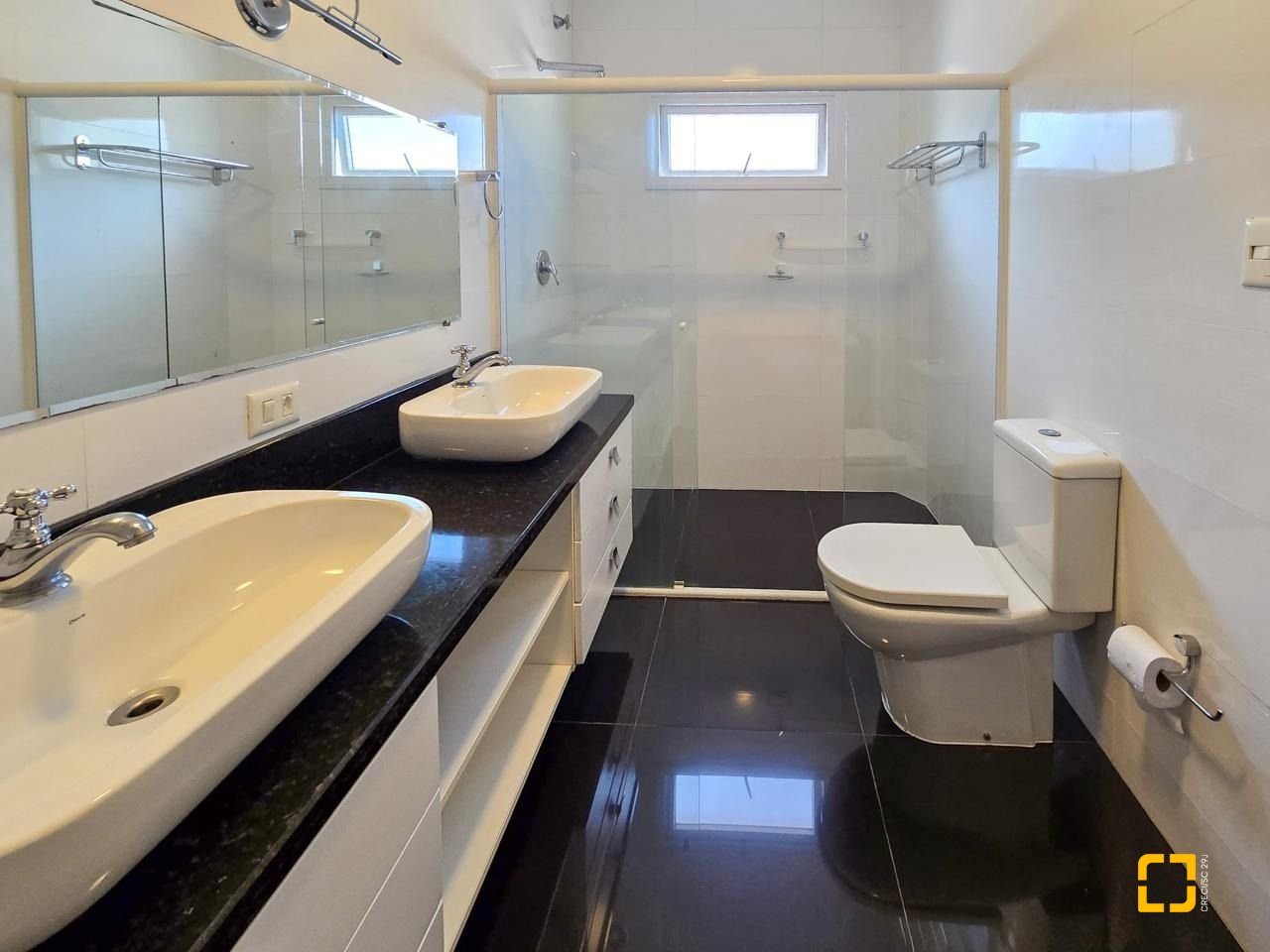 Casa com 173m², 4 quartos (sendo 1 suíte), 4 garagens, no bairro Campeche Sul em Florianópolis