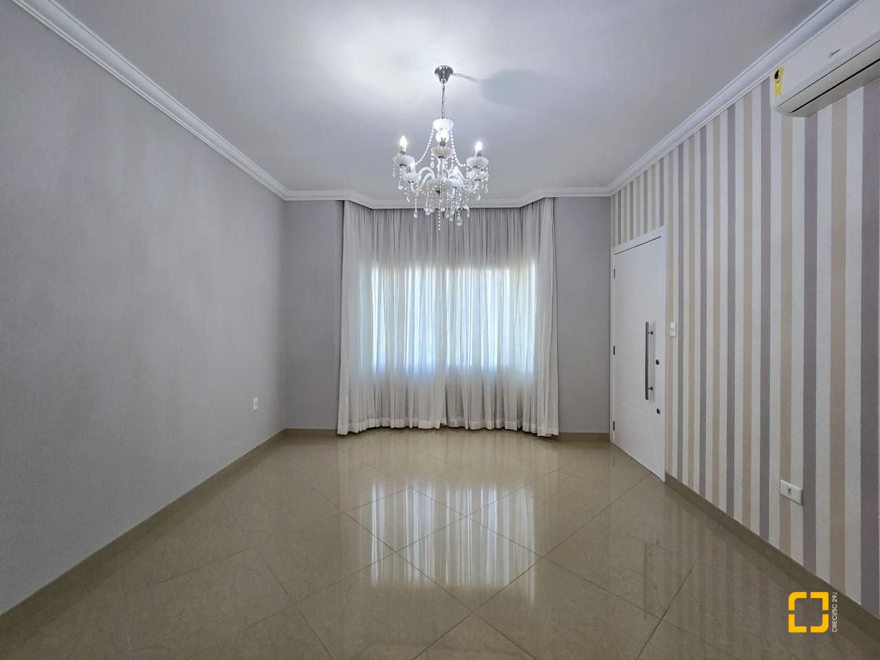 Casa com 173m², 4 quartos (sendo 1 suíte), 4 garagens, no bairro Campeche Sul em Florianópolis