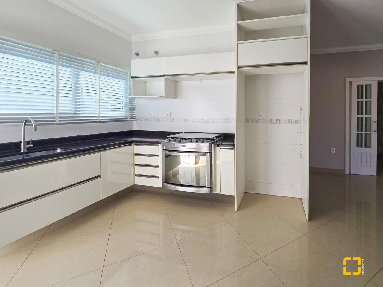 Casa com 173m², 4 quartos (sendo 1 suíte), 4 garagens, no bairro Campeche Sul em Florianópolis